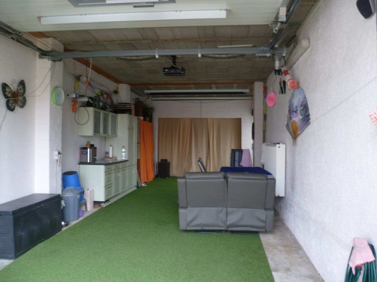 Ehemalige Garage / Eingangsbereich, z.Zt. genutzt als "Event-Raum"